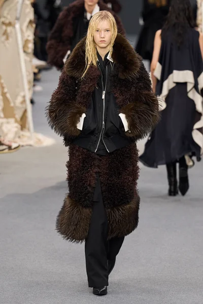 Look 15